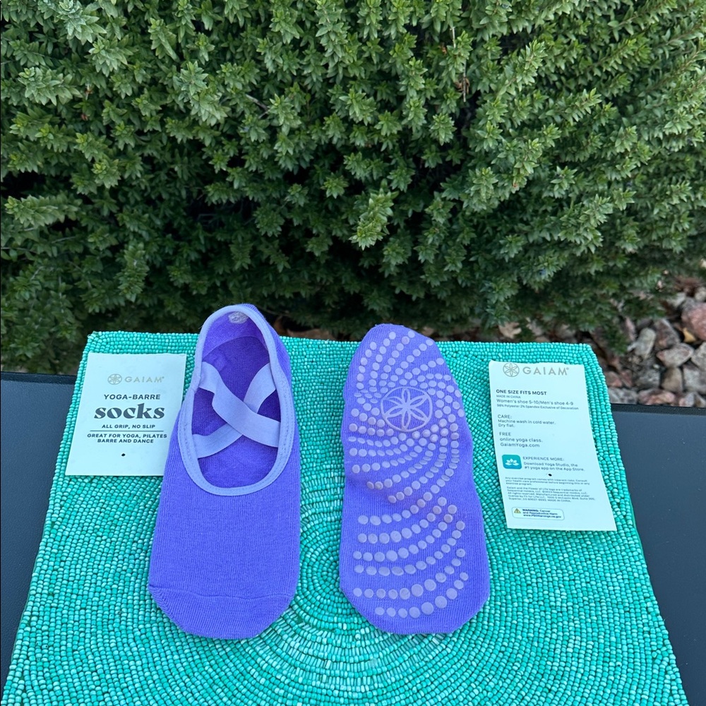 GAIAM Lavender Yoga Socks-brand new/never used-originally packed. - Picture 9 of 17